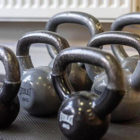 The Wellness Lodge- Gym, Table Tennis, Cinema, Parking And More! Bath Dış mekan fotoğraf