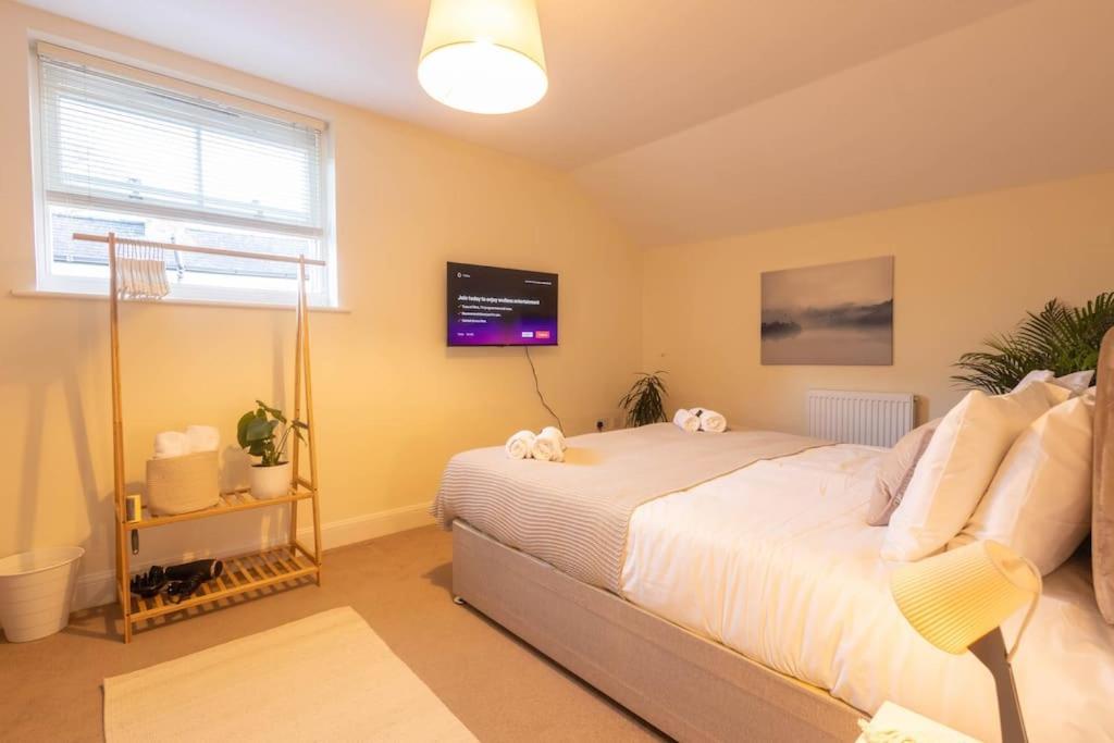 The Wellness Lodge- Gym, Table Tennis, Cinema, Parking And More! Bath Dış mekan fotoğraf