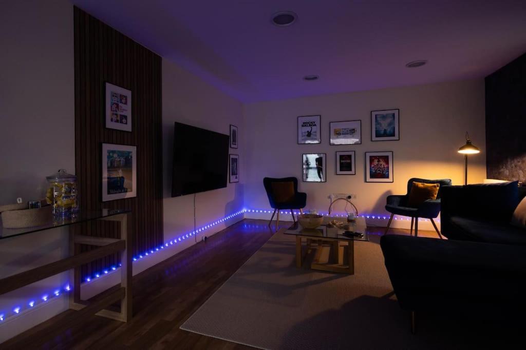 The Wellness Lodge- Gym, Table Tennis, Cinema, Parking And More! Bath Dış mekan fotoğraf