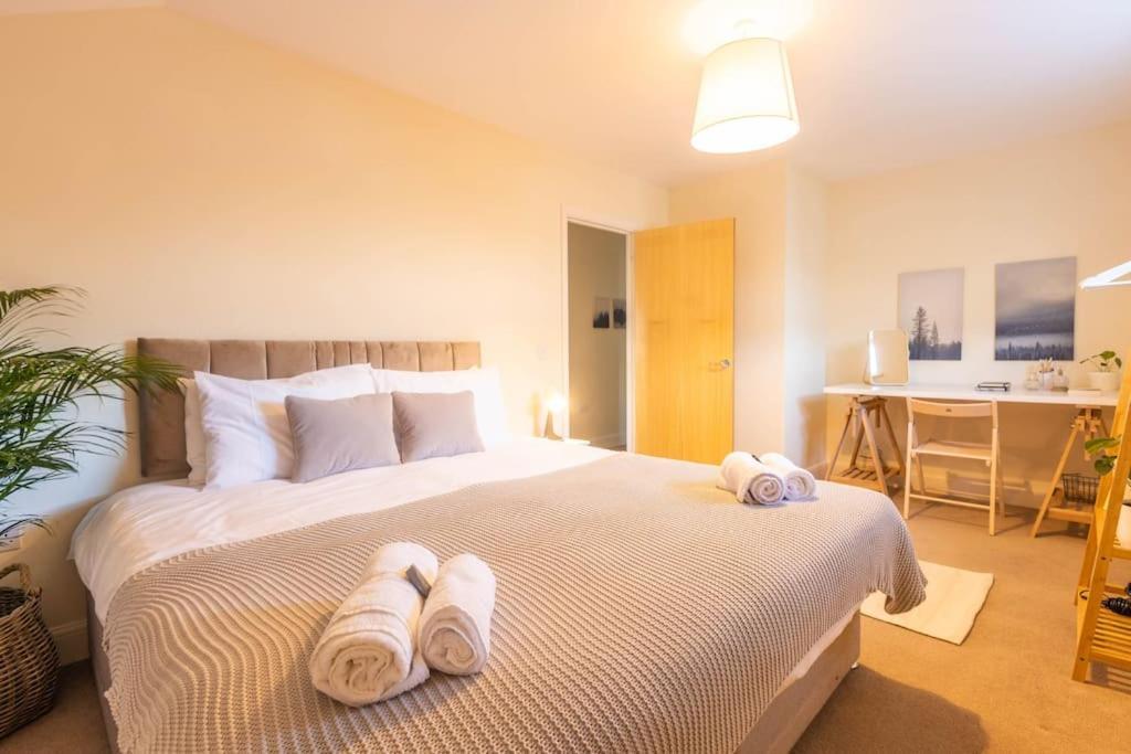 The Wellness Lodge- Gym, Table Tennis, Cinema, Parking And More! Bath Dış mekan fotoğraf