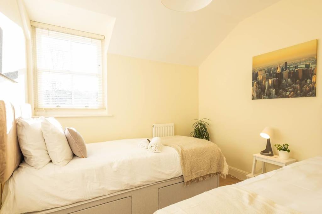 The Wellness Lodge- Gym, Table Tennis, Cinema, Parking And More! Bath Dış mekan fotoğraf
