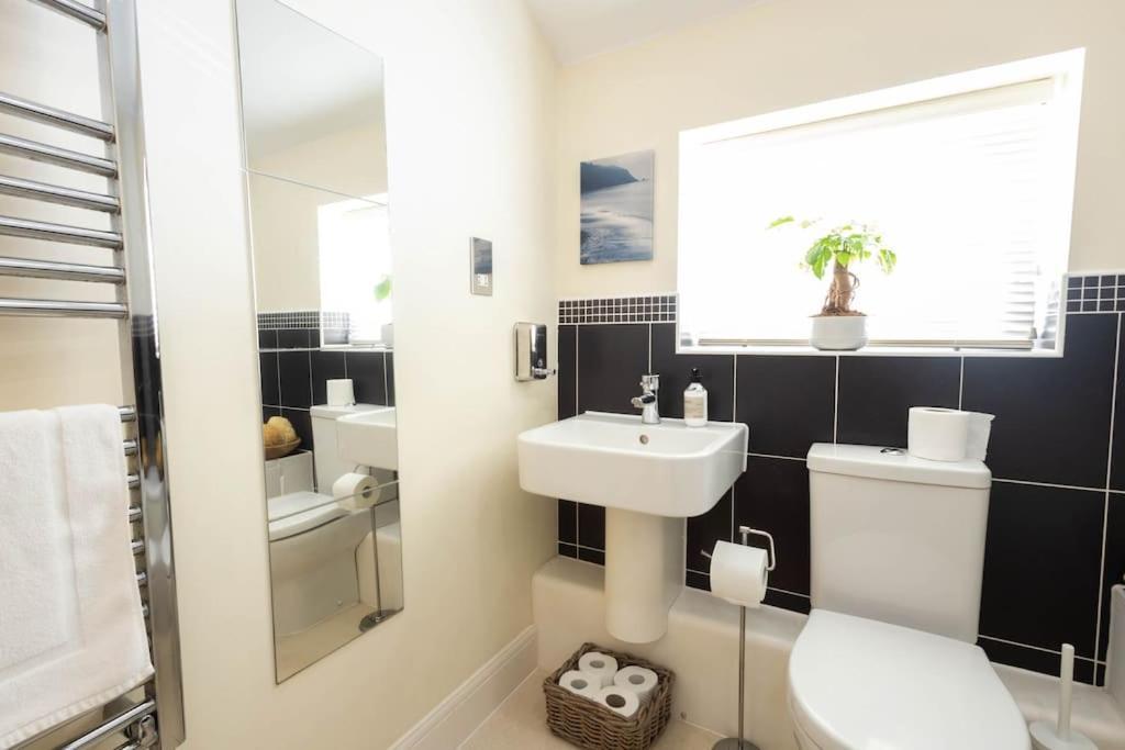 The Wellness Lodge- Gym, Table Tennis, Cinema, Parking And More! Bath Dış mekan fotoğraf