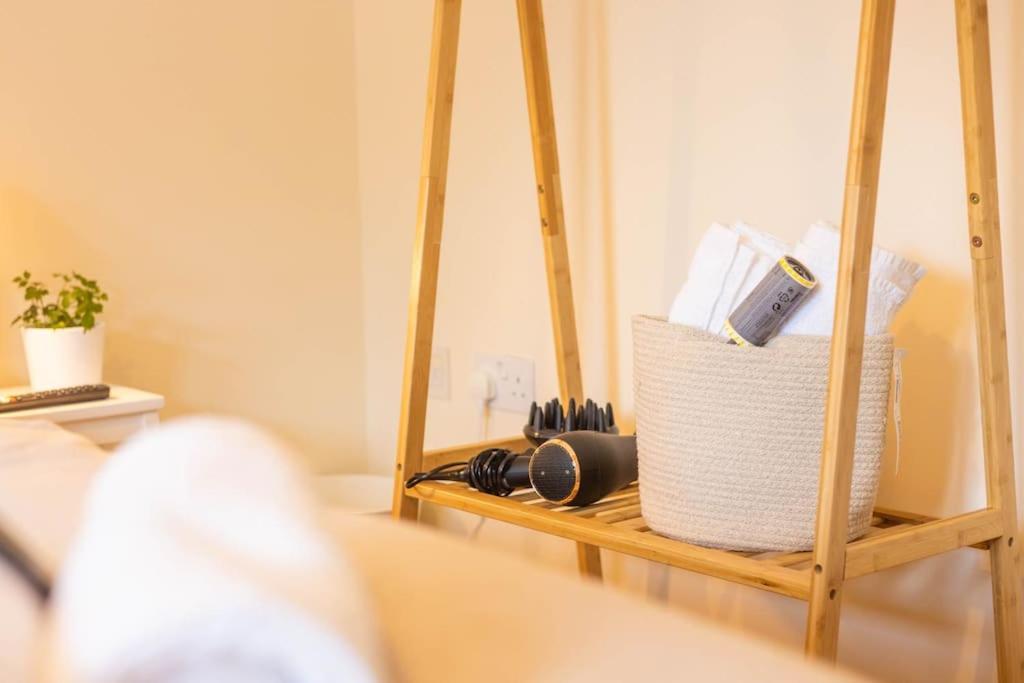 The Wellness Lodge- Gym, Table Tennis, Cinema, Parking And More! Bath Dış mekan fotoğraf