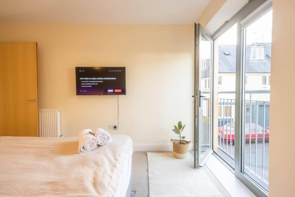 The Wellness Lodge- Gym, Table Tennis, Cinema, Parking And More! Bath Dış mekan fotoğraf