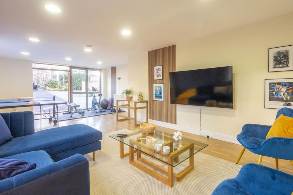 The Wellness Lodge- Gym, Table Tennis, Cinema, Parking And More! Bath Dış mekan fotoğraf